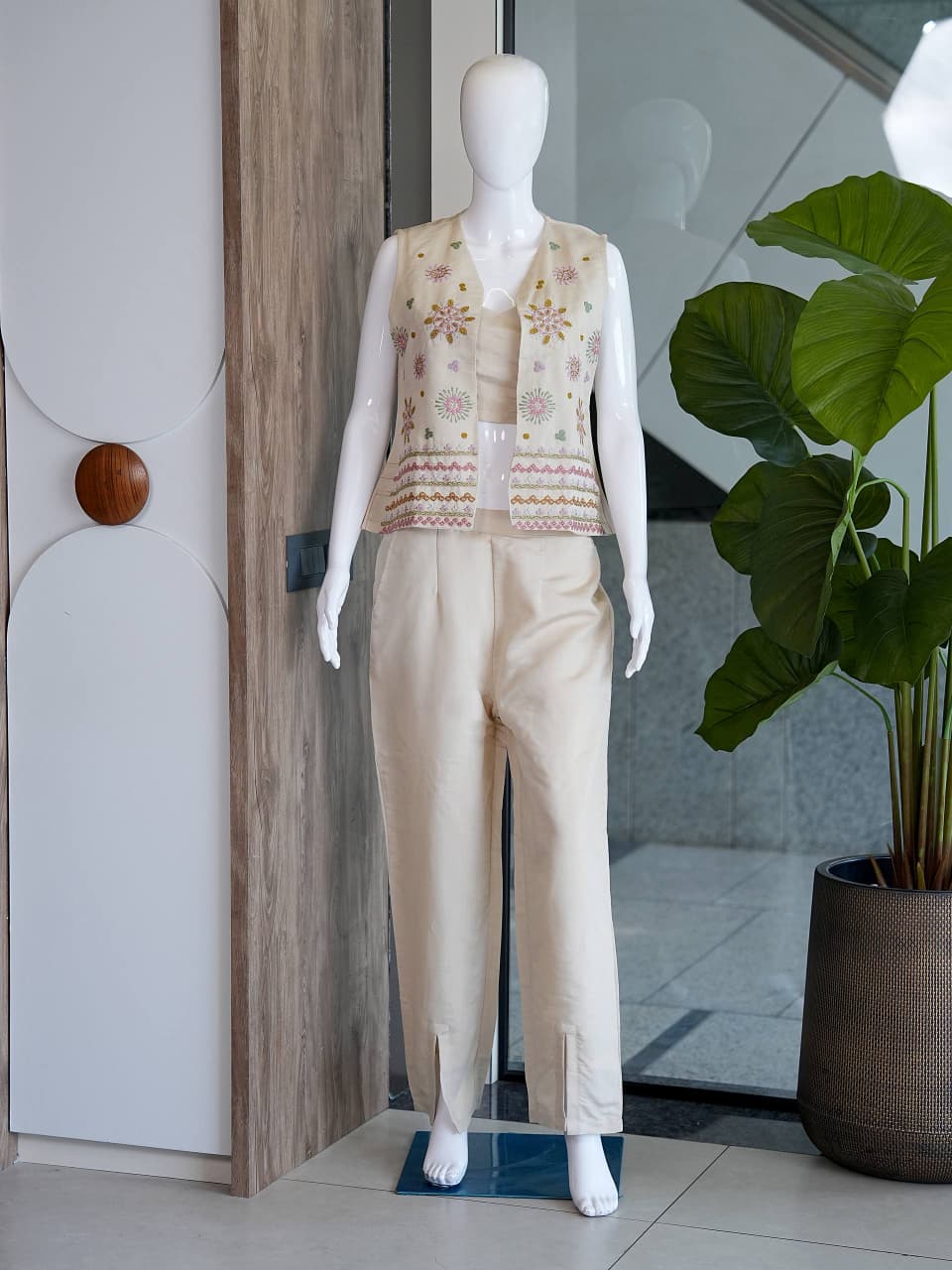Women’s Cream Floral Embroidered Koti Set