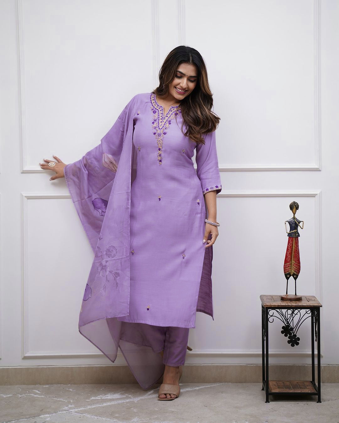 Women's Lavender Embroidered Kurta Set