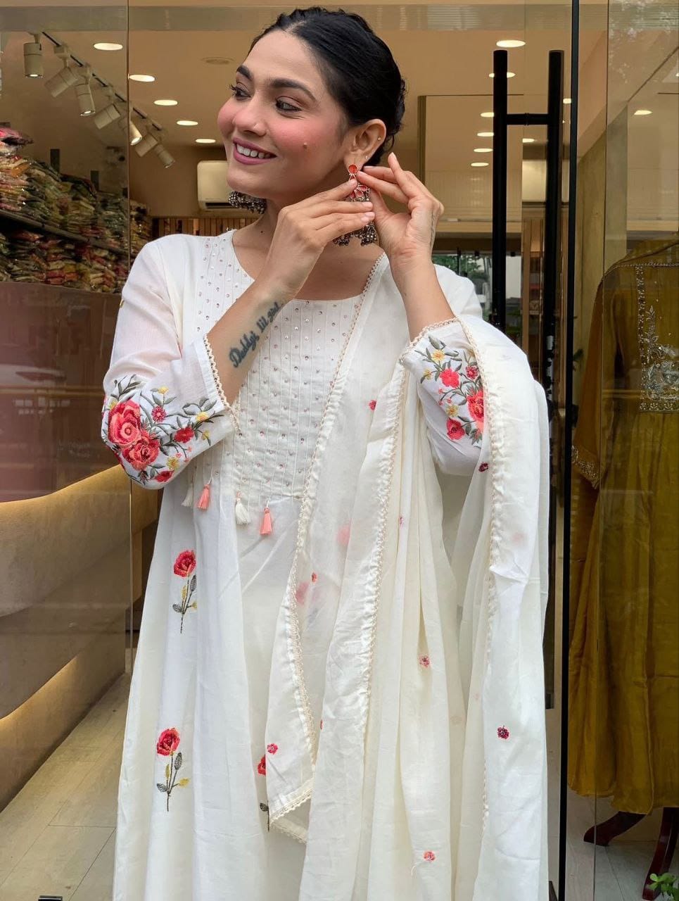 Women's Floral Embroidered Kurta Set