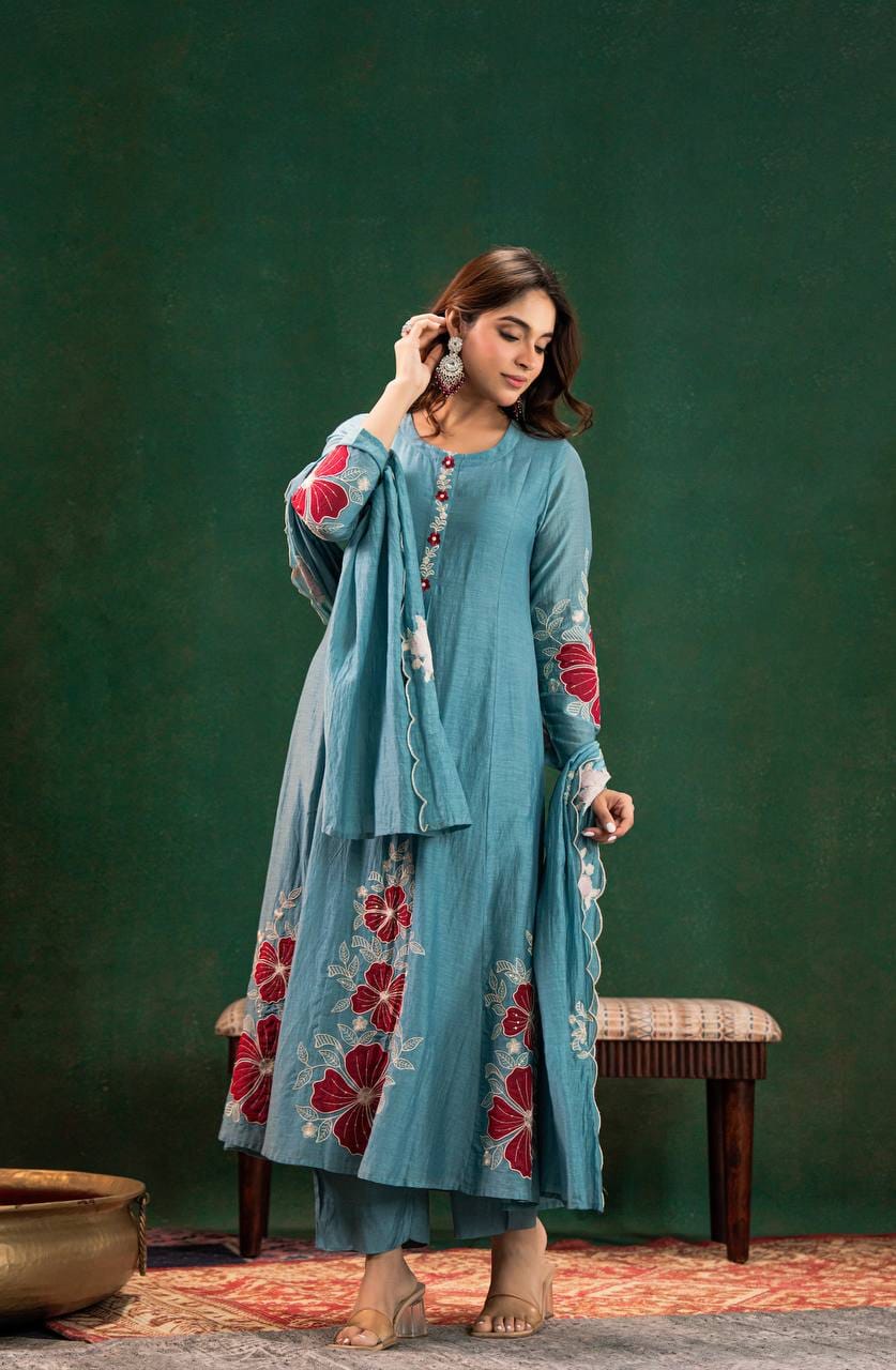 Women's Floral Embroidered Ethnic Kurta Set